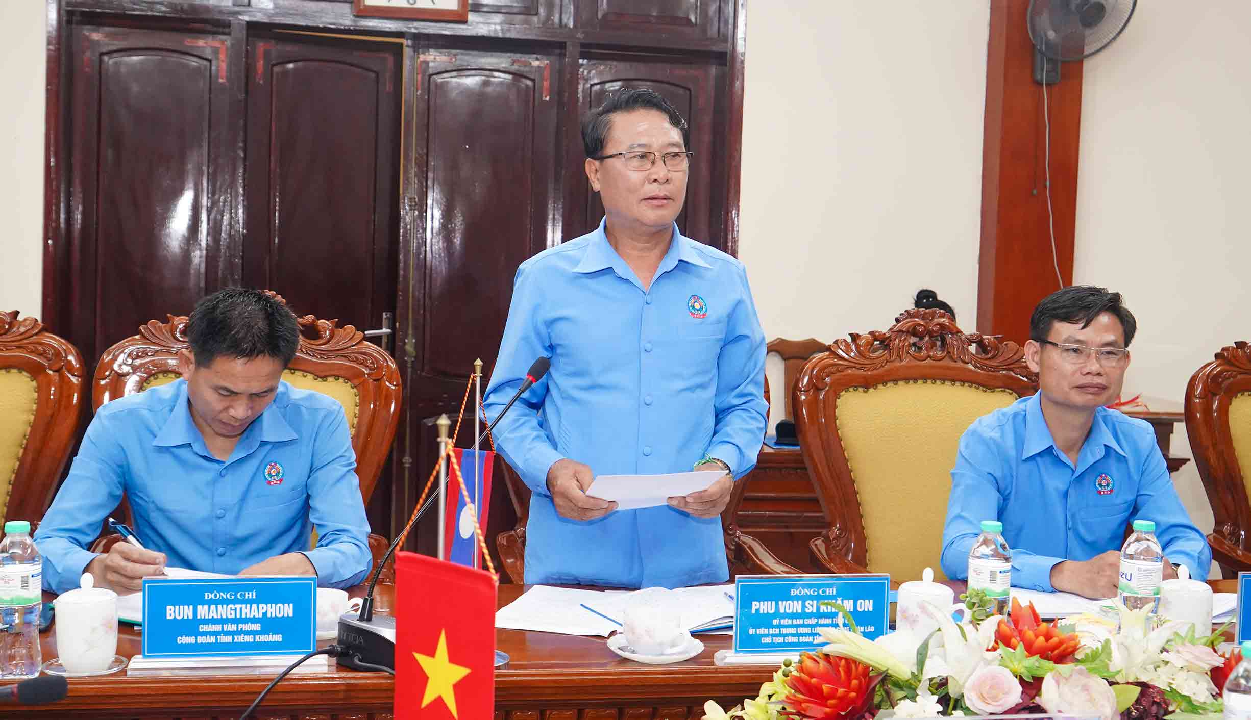 Mr. Phu Von Si Kham On - Chairman of the Xieng Khouang Provincial Union Federation - Lao People's Democratic Republic speaking at the conference. Photo: Duy Chuong.