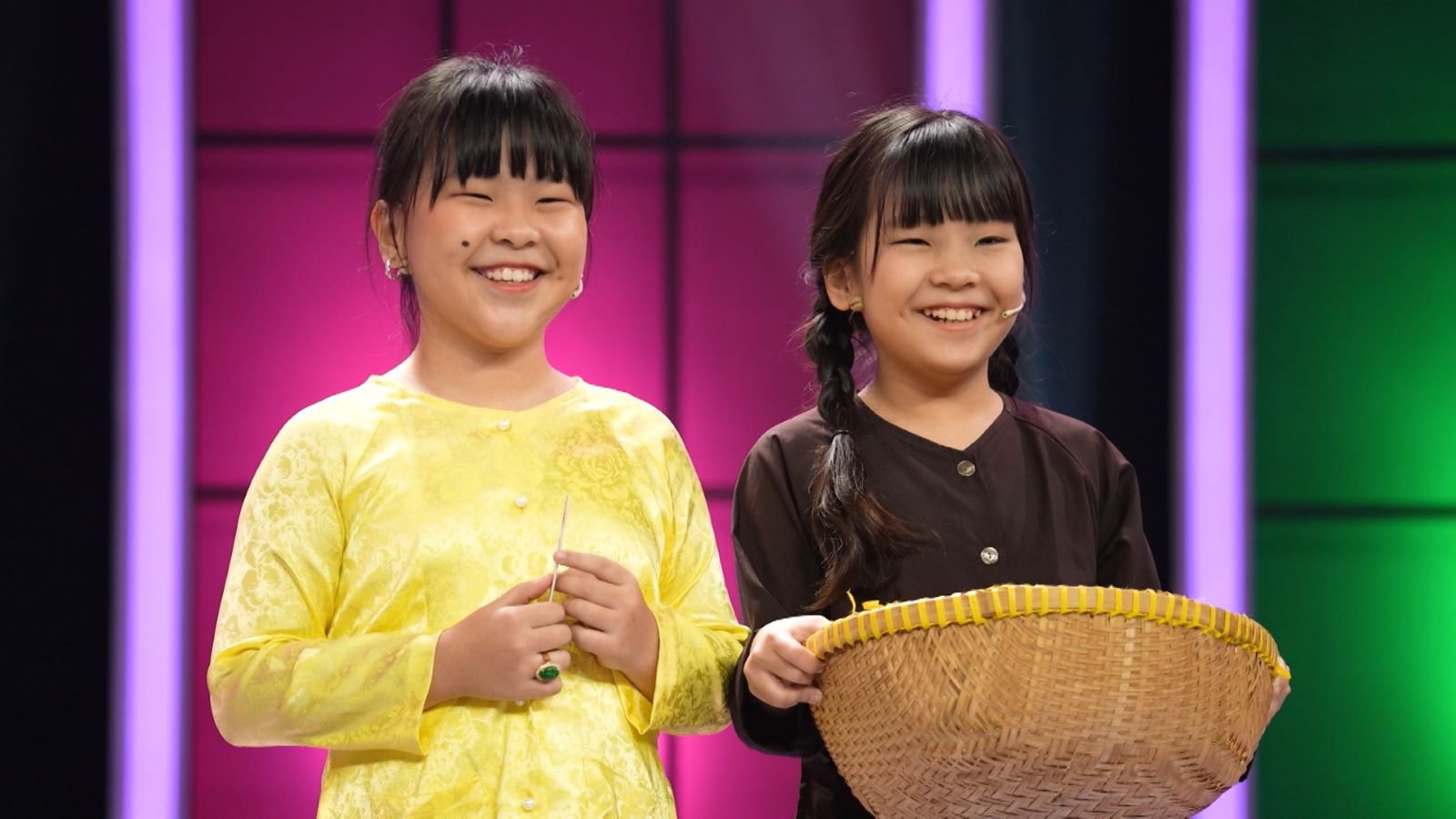 Young contestants Chi Han and My Han. Photo: NSX