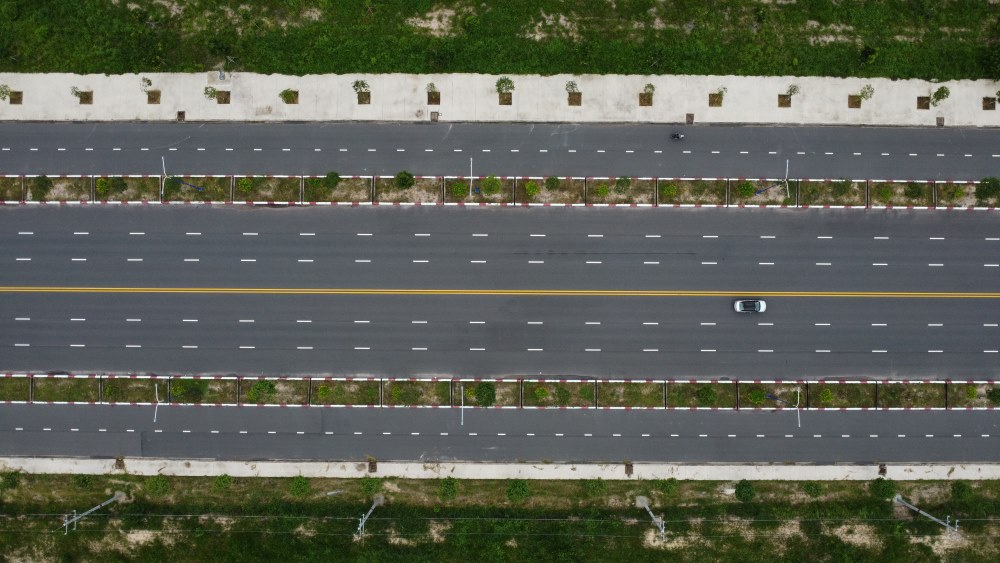 This 10-lane route will connect with Cay Truong industrial park towards the intersection with Ho Chi Minh Road and DT 750.