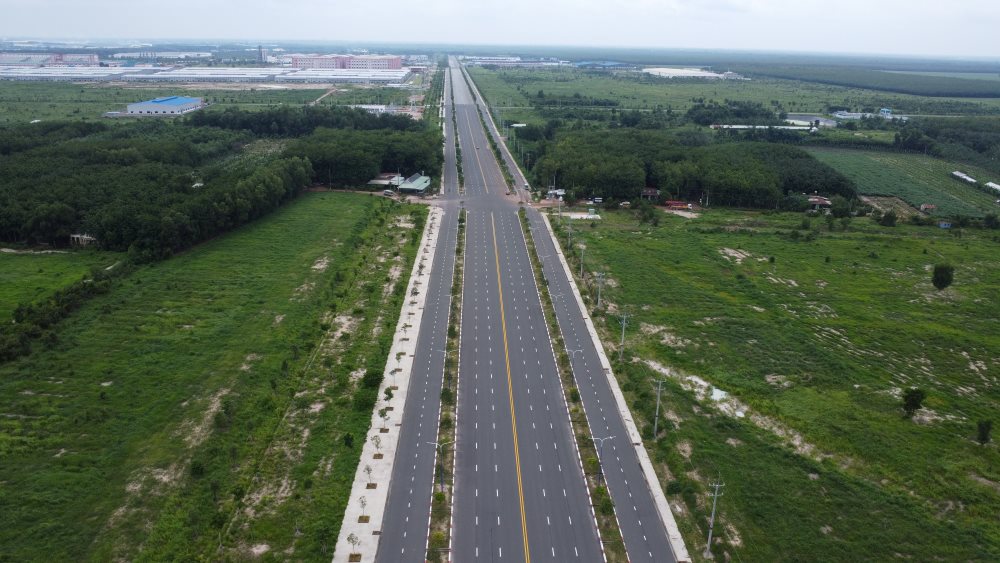 Industrial parks in Bau Bang will connect with each other on this route. Photo: Dinh Trong