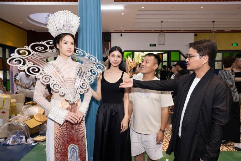 Trang phục dự thi National Costume. Ảnh: NSX