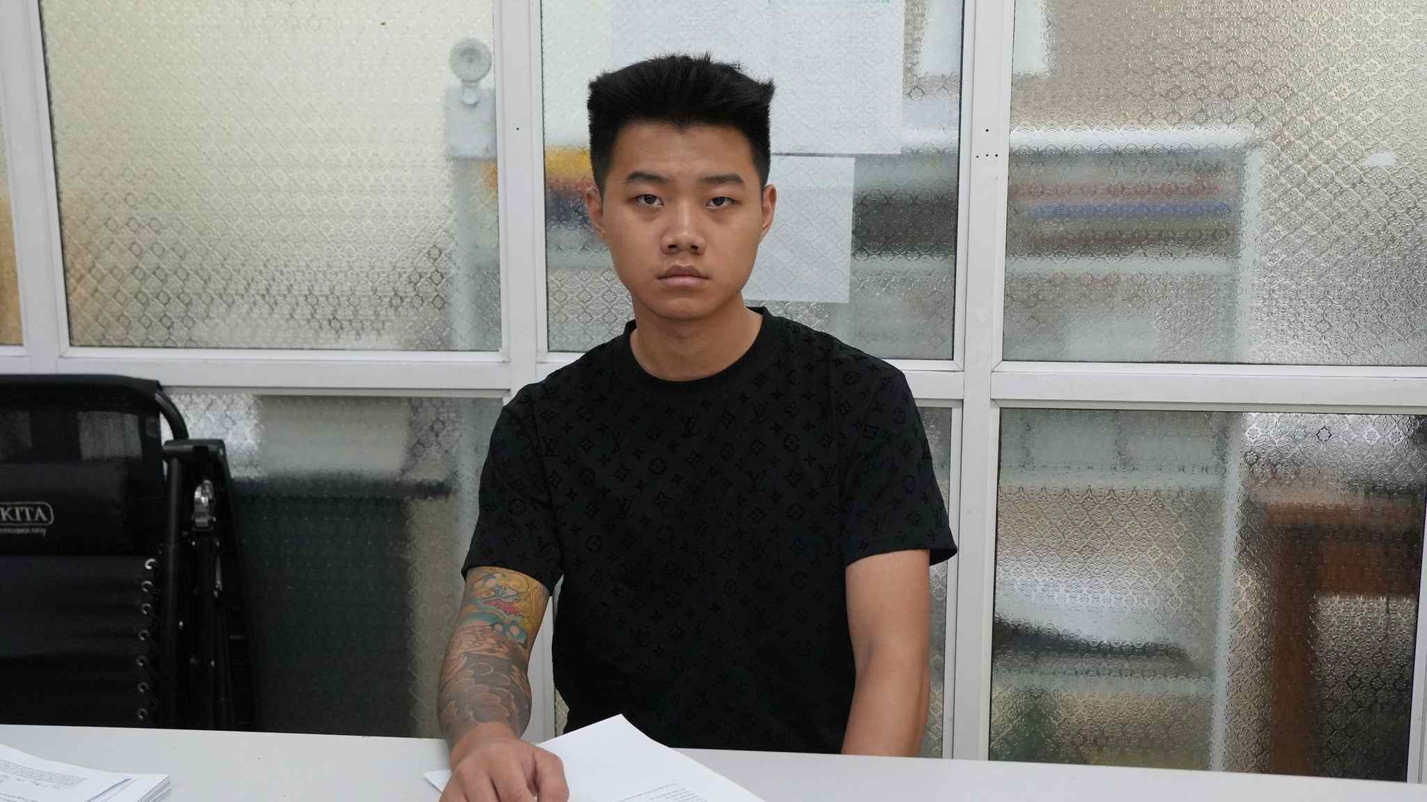 Lương Tuấn Phong - đối tượng trộm iPhone - thời điểm bị cơ quan công an bắt giữ. Ảnh: Công an Cao Bằng.