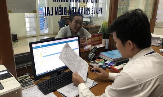 Viên chức kiến nghị có chế độ phụ cấp khi chưa trả lương theo vị trí việc làm. Ảnh minh họa: Lương Hạnh
