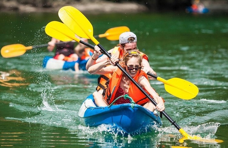 Các bài tập cơ bản sẽ giúp nâng cao thể lực để tham gia hoạt động chèo thuyền Kayak. Ảnh: Pixabay