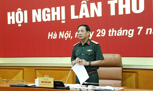 Đại tướng Phan Văn Giang nhấn mạnh, việc sửa đổi, bổ sung một số điều của Luật Sĩ quan phải bảo đảm giữ được chất lượng, vị thế, uy tín của đội ngũ sĩ quan QĐND Việt Nam. Ảnh: Nguyên Hải