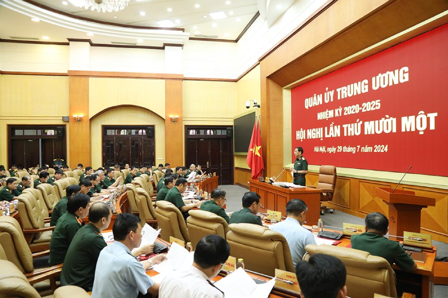 The Central Military Commission gives opinions on the draft Law amending and supplementing a number of articles of the Law on Officers of the Vietnam People's Army. Photo: Nguyen Hai