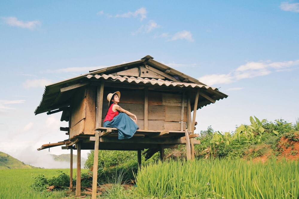 Nằm tại huyện Bắc Yên, giáp ranh giữa hai tỉnh Sơn La và Yên Bái, xã Xím Vàng là nơi sinh sống của hơn 570 hộ dân đồng bào dân tộc Mông. Tuy sở hữu diện tích ruộng bậc thang lớn và đẹp nhất nhì vùng cao Bắc Yên nhưng ít ai biết đến địa điểm này vì du lịch chưa phát triển.