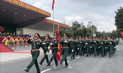 Mức lương thượng tá quân đội nhân dân từ 1.7.2024 được nhận là 17.082.000 đồng. Ảnh minh họa: TTXVN