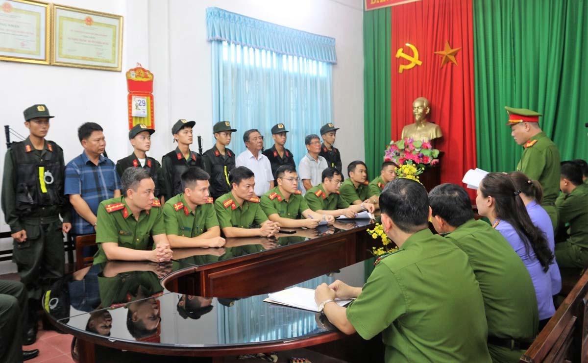 3 bị can nguyên là lãnh đạo xã Nghĩa Thành, huyện Nghĩa Hưng. Ảnh: Công an tỉnh Nam Định