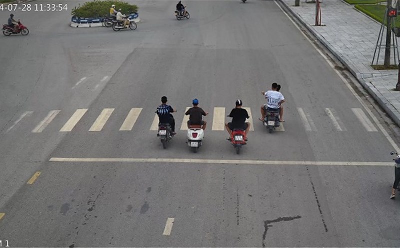 Xe môtô vượt đèn đỏ tại ngã 3 Hùng Vương - Xương Giang, phường Ngô Quyền, thành phố Bắc Giang bị phạt nguội. Ảnh: Công an Bắc Giang