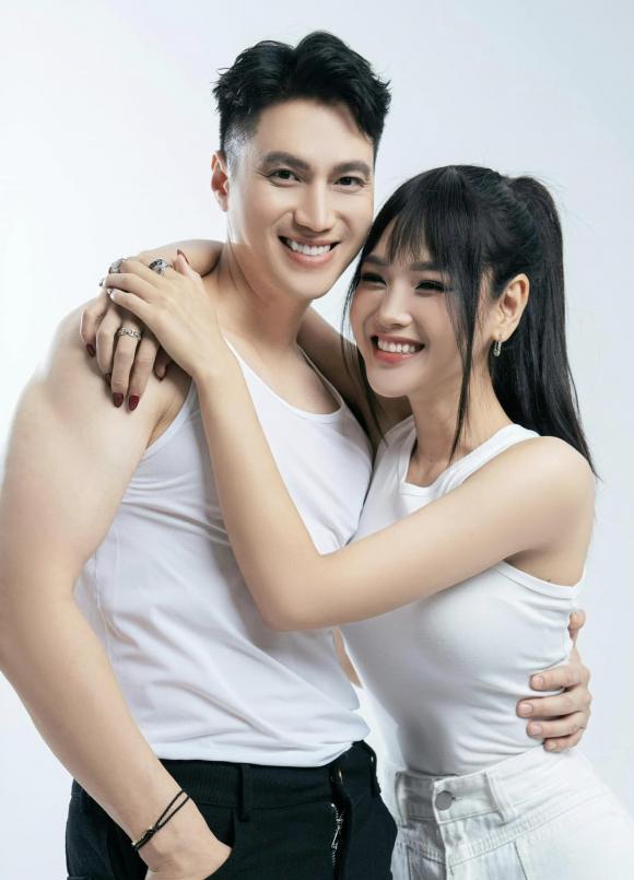 Viet Anh posts affectionate photos with female co-star. Photo: Facebook character