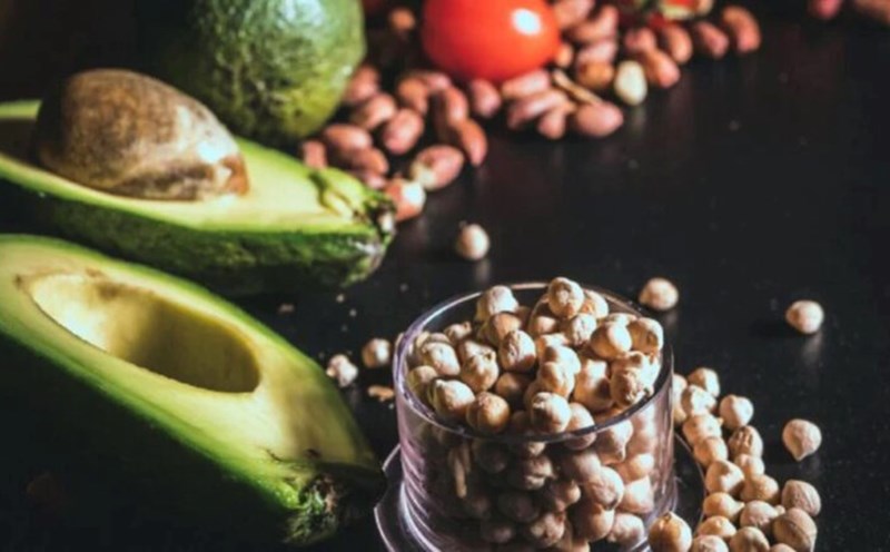 5 loại thực phẩm giúp cải thiện tâm trạng. Ảnh: Theo Healthshots.