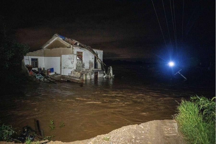 Đê bị vỡ do ảnh hưởng của bão Gaemi ở thị trấn Yisuhe, huyện Xiangtan, tỉnh Hồ Nam, miền trung Trung Quốc. Ảnh: Xinhua