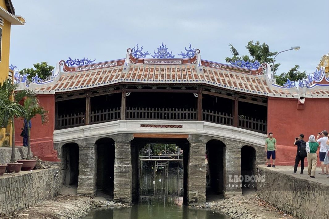 Chùa Cầu has been restored at least 7 times in the years 1763, 1817, 1875, 1915, 1962, 1986, 1996 since its construction. Photo: Như Nguyệt