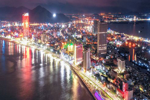  Đêm TP Quy Nhơn chưa có nhiều hoạt động thu hút khách du lịch. Ảnh: Bình Định