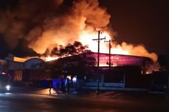 Hiện trường vụ cháy nhà xưởng ở thành phố Bến Cát. Ảnh: Dương Bình