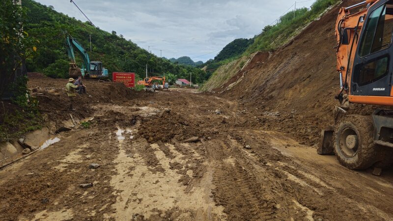 Chiều 29.7 đã thông xe tạm thời tuyến tránh Quốc lộ 6 đoạn qua TP Sơn La. Ảnh: Lê Hạnh