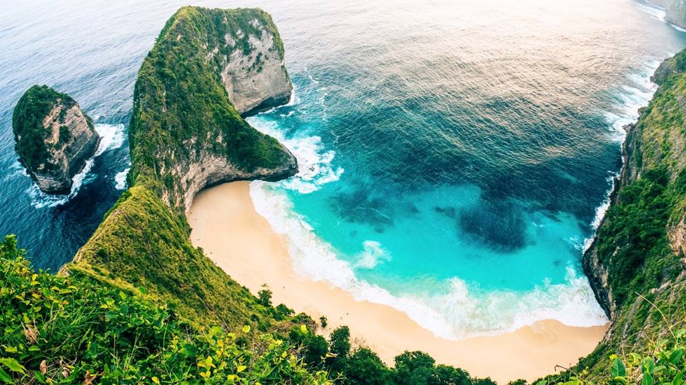 “Sống lưng khủng long” tuyệt mỹ trên đảo Nusa Penida ở Bali.