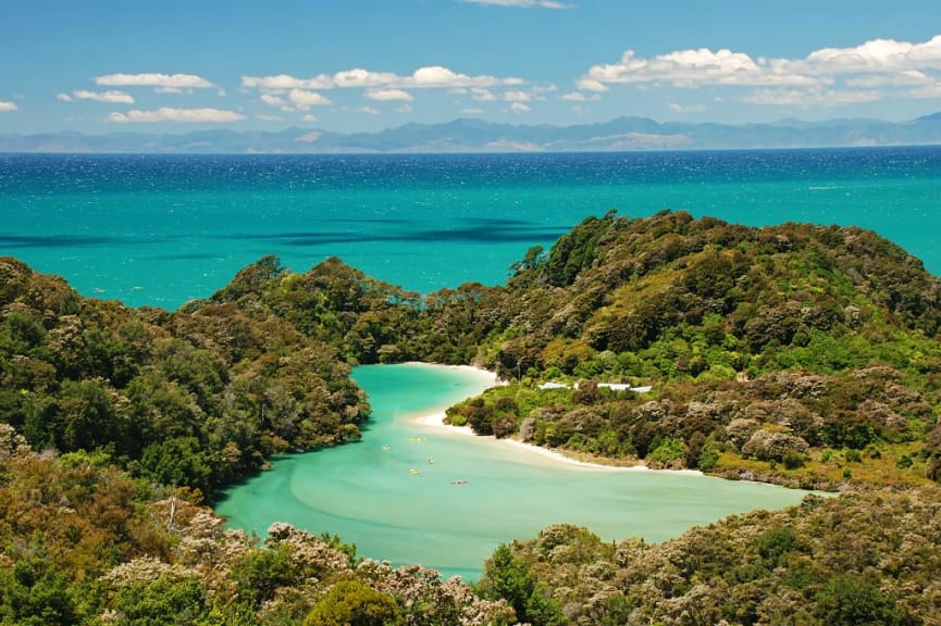 Quang cảnh Vườn quốc gia Abel Tasman hùng vĩ tại New Zealand.