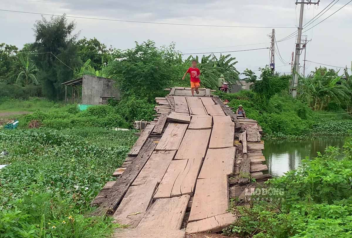 Cầu xuống cấp ở xã Giao Long (huyện Giao Thủy, tỉnh Nam Định). Ảnh: Lương Hà
