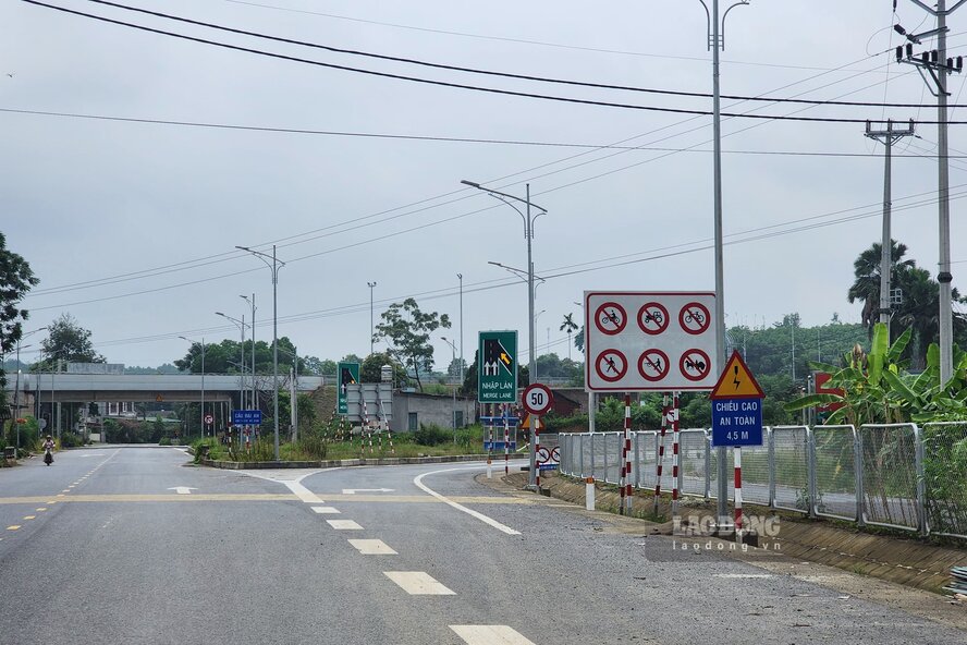 According to observations, near the end of the route, the route will connect to the Tuyen Quang - Phu Tho expressway intersection (currently no toll), located in Dai An commune (Thanh Ba district).