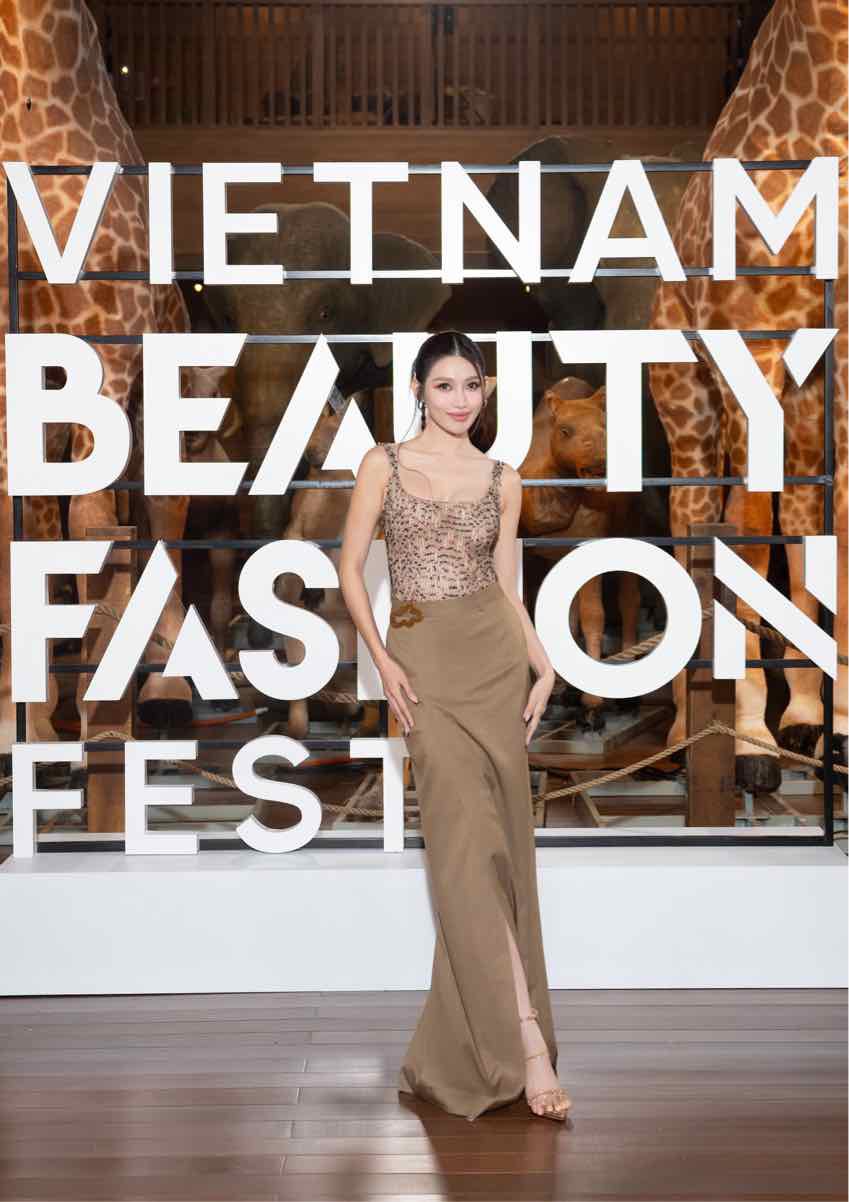 Runner-up Quỳnh Châu wears a simple cut-out outfit to the event