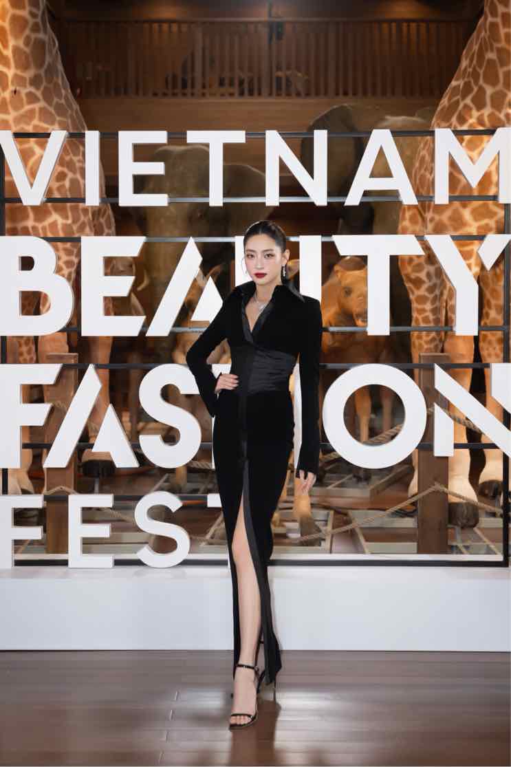 Miss Lương Thùy Linh wears a powerful black dress with bold cuts