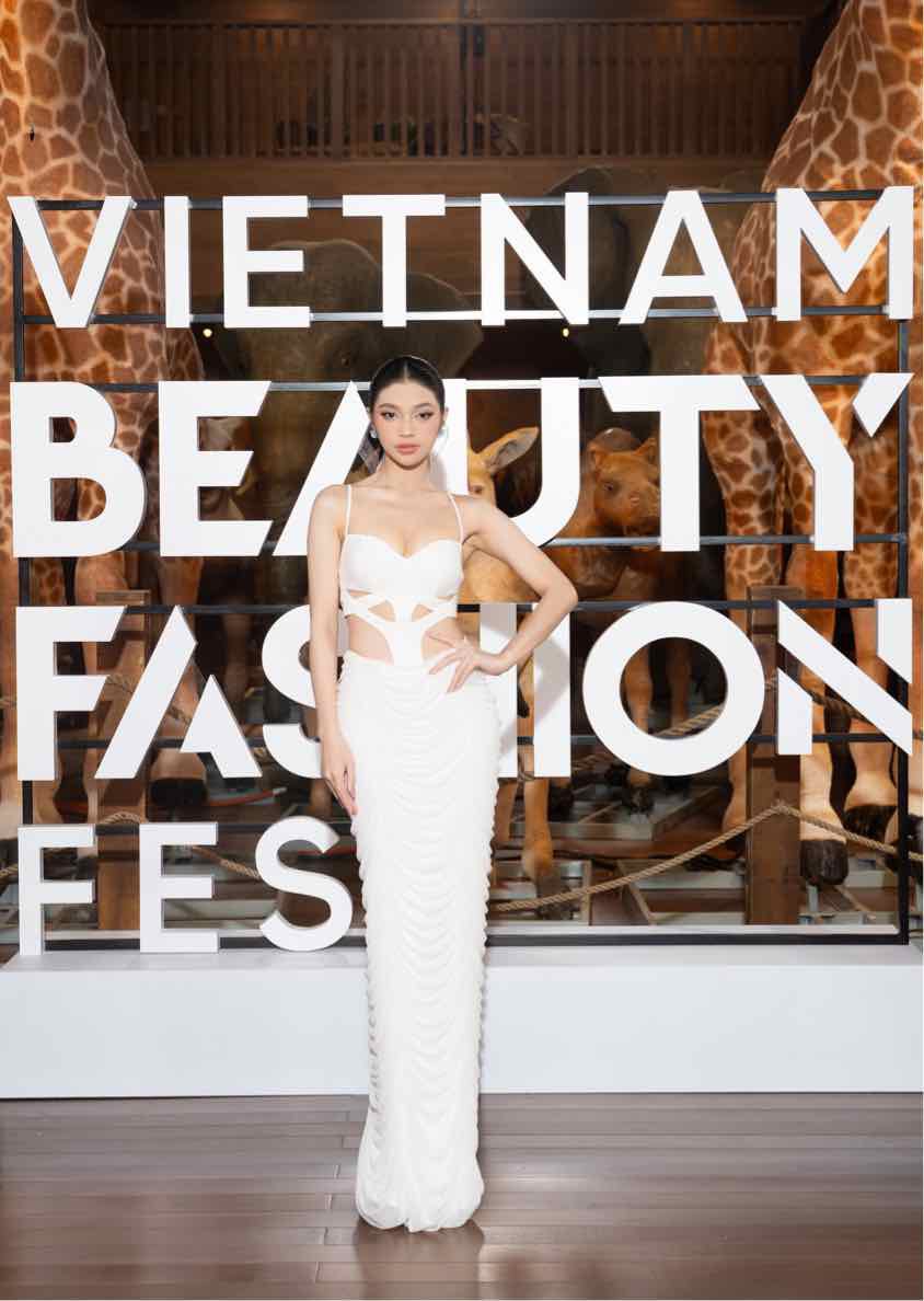 Runner-up Minh Kiên wears an outfit showing off her slim waist