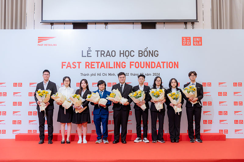 9 học sinh Việt Nam xuất sắc nhận học bổng toàn phần từ Quỹ Fast Retailing năm 2024. Ảnh: DN cung cấp