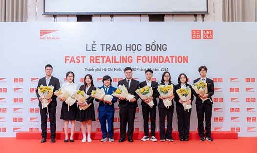 9 học sinh Việt Nam xuất sắc nhận học bổng toàn phần từ Quỹ Fast Retailing năm 2024. Ảnh: DN cung cấp
