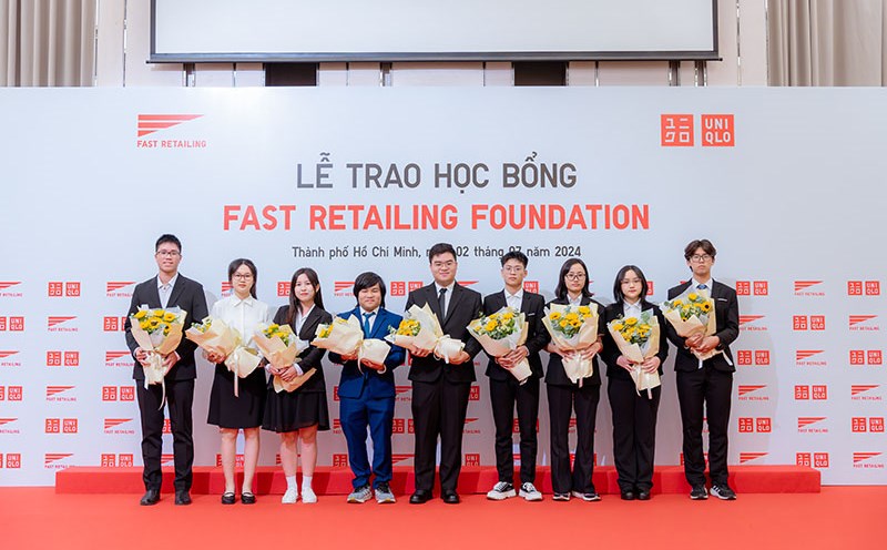 9 học sinh Việt Nam xuất sắc nhận học bổng toàn phần từ Quỹ Fast Retailing năm 2024. Ảnh: DN cung cấp