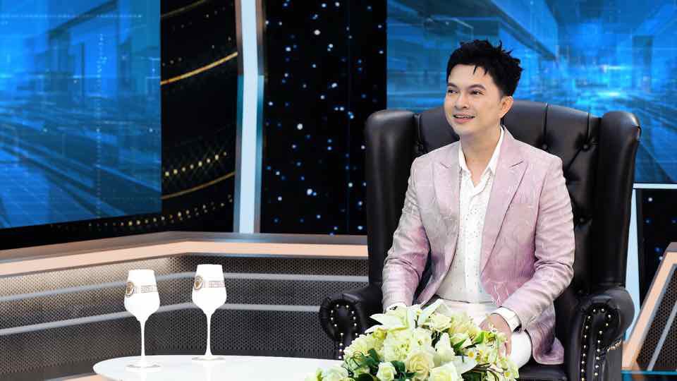 Ca sĩ Nam Cường chia sẻ tại "Kính đa chiều". Ảnh: NSX