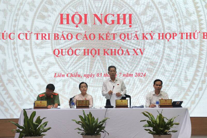 Hội nghị tiếp xúc cử tri báo cáo kết quả Kỳ họp thứ 7, Quốc hội khoá XV. Ảnh: Nguyễn Linh