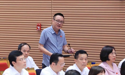 Đại biểu Nguyễn Quang Thắng (tổ đại biểu quận Long Biên) đặt câu hỏi tại phiên chất vấn. Ảnh: HĐND TP Hà Nội