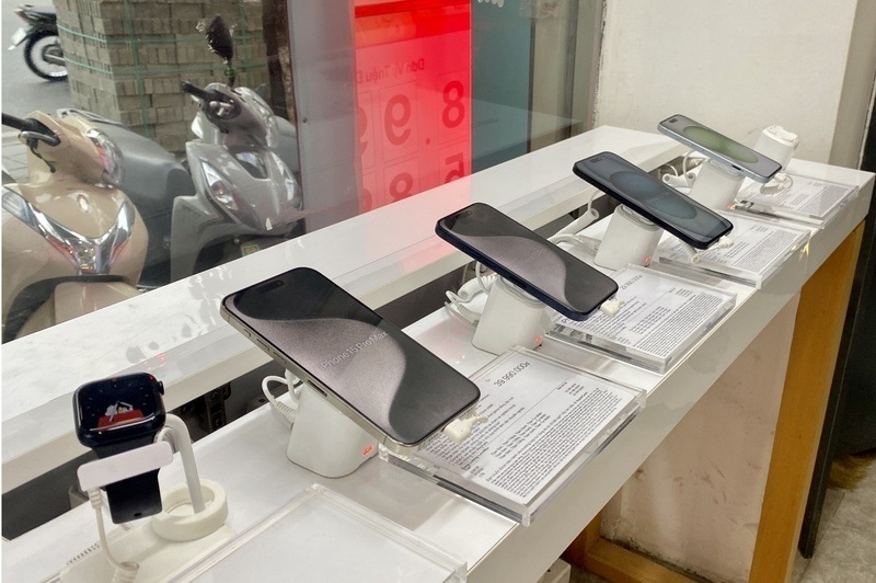 iPhone 15 Pro Max là mẫu bán chạy hàng đầu của dòng iPhone mới. Ảnh: Anh Vũ