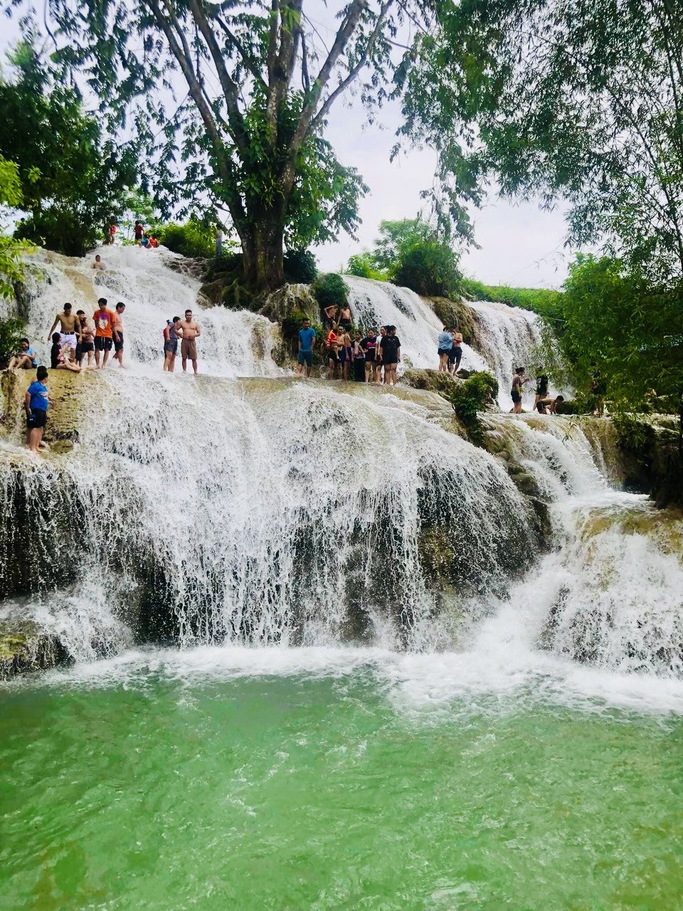 Thác Trăng nguyên sơ hấp dẫn du khách