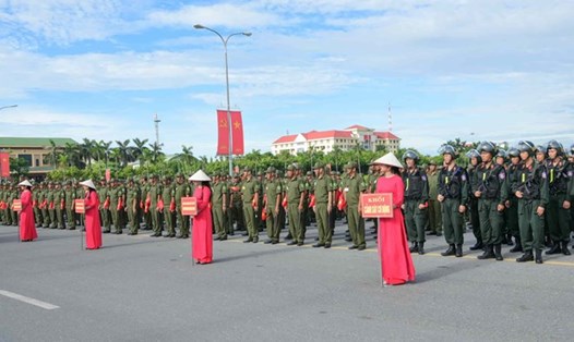 Lực lượng tham gia bảo vệ an ninh, trật tự ở cơ sở ở tỉnh Ninh Bình. Ảnh: Nguyễn Trường