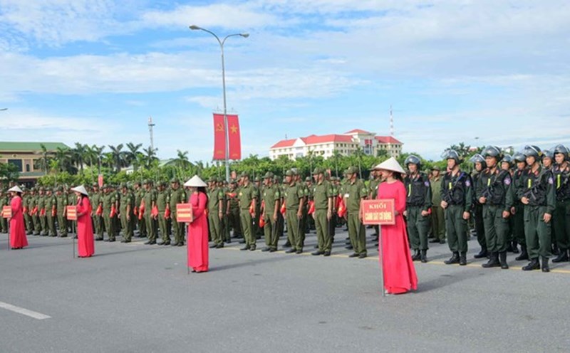 Lực lượng tham gia bảo vệ an ninh, trật tự ở cơ sở ở tỉnh Ninh Bình. Ảnh: Nguyễn Trường