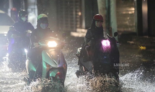 Dự báo Hà Nội tiếp tục có mưa trong đêm nay 3.7. Ảnh: Tô Thế