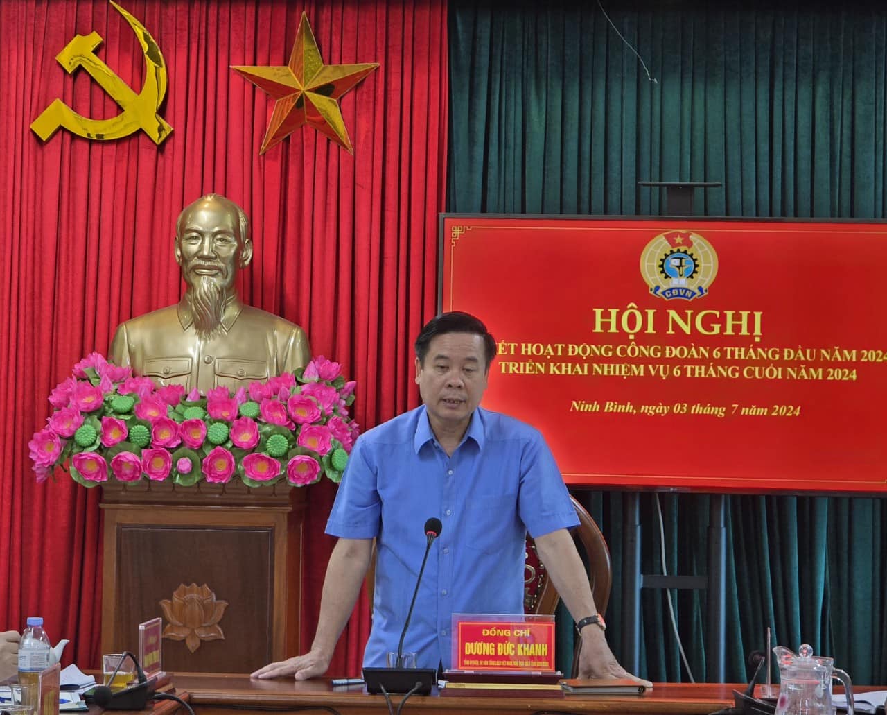 Ông Dương Đức Khanh - Chủ tịch LĐLĐ tỉnh Ninh Bình phát biểu chỉ đạo tại hội nghị. Ảnh: Nguyễn Trường