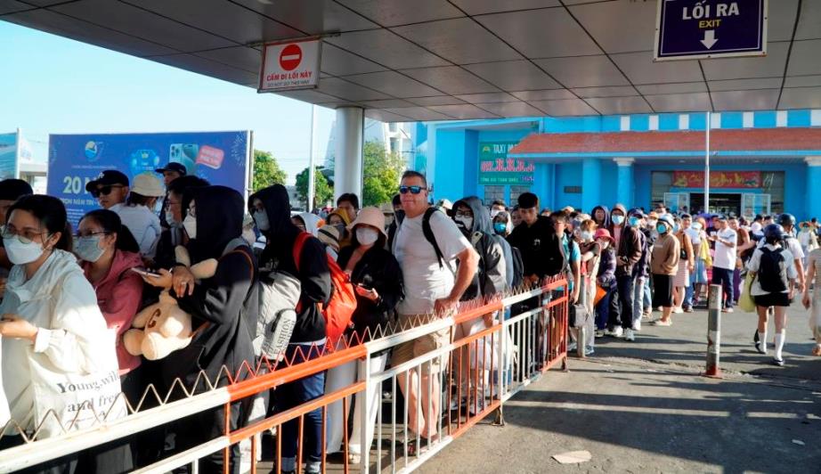 Du khách gần xa rất yêu thích các điểm đến biển, đảo của Kiên Giang. Ảnh: Nguyên Anh