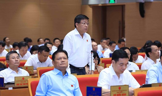 Phó Chủ tịch UBND thành phố Dương Đức Tuấn trả lời tại phiên chất vấn. Ảnh: HĐND TP Hà Nội