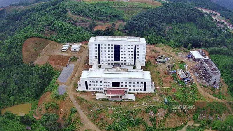 Toàn cảnh bệnh viên 200 tỉ đồng của huyện Bát Xát, tỉnh Lào Cai sắp hoàn thành và đưa vào sử dụng. Ảnh: Đinh Đại
