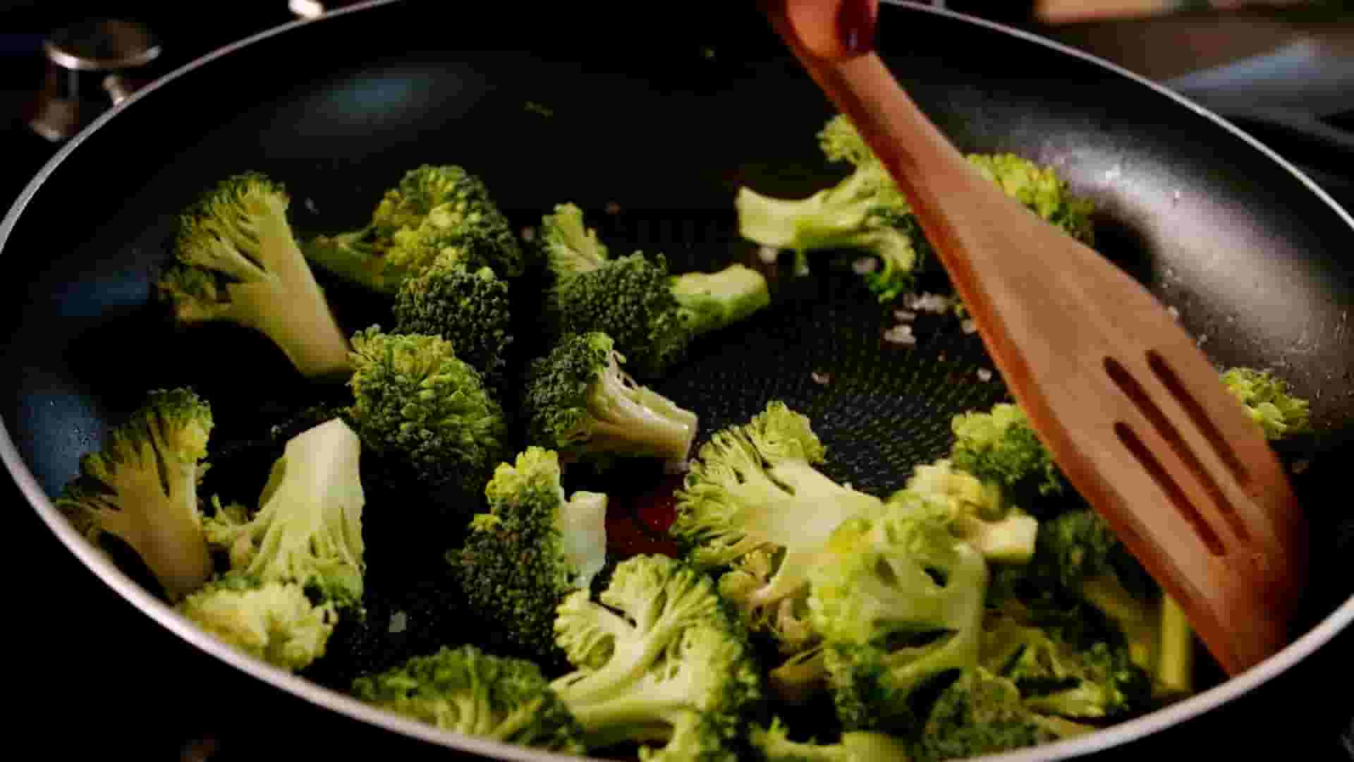 Những loại rau xanh cải thiện sinh lý nam giới. Ảnh: Canva