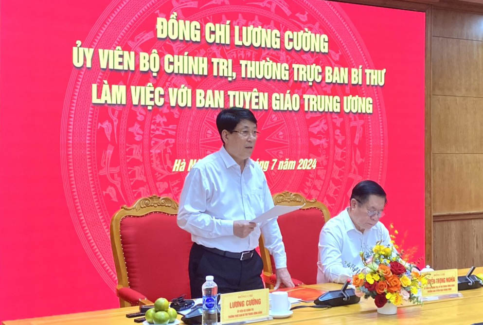 Ủy viên Bộ Chính trị, Thường trực Ban Bí thư Lương Cường phát biểu tại buổi làm việc. Ảnh: T.Vương