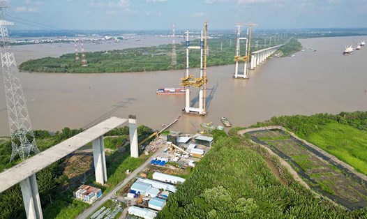 Cầu Bình Khánh trên cao tốc Bến Lức - Long Thành.  Ảnh: Anh Tú