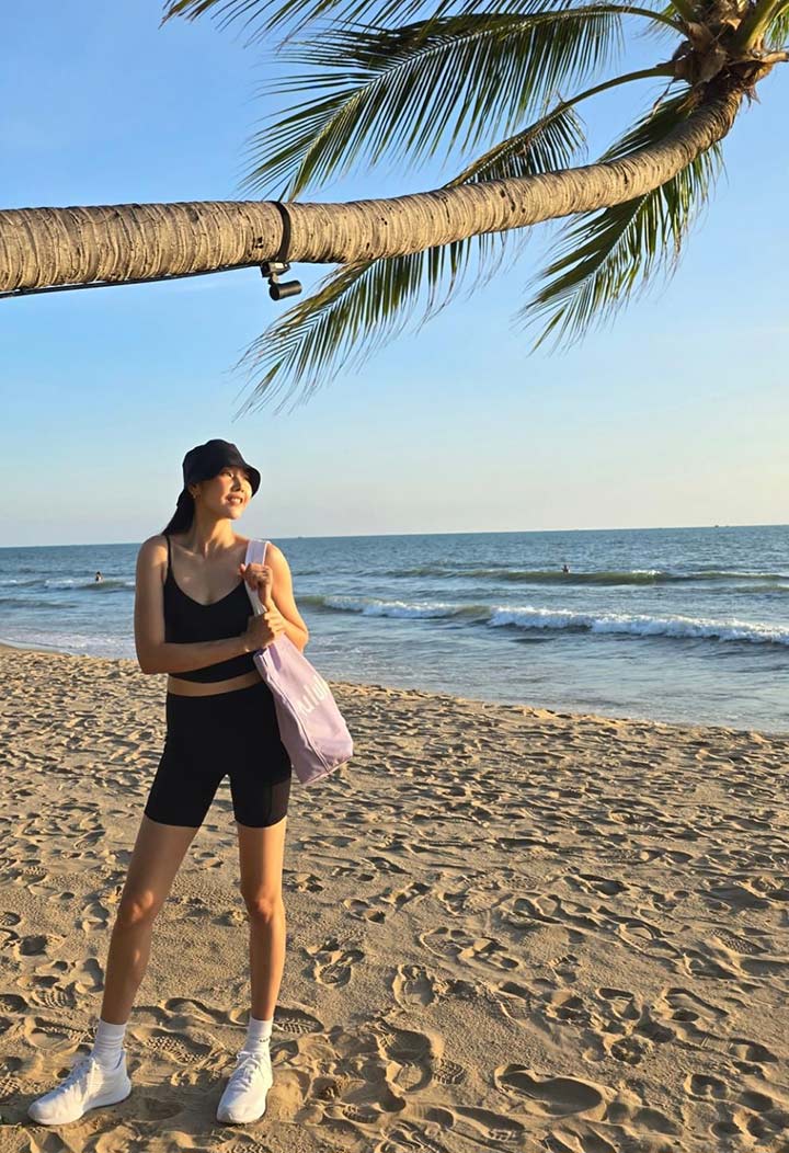 Han Hye-jin cho biết cô thích ngắm hoàng hôn ở Phú Quốc. Ảnh: Instagram nhân vật