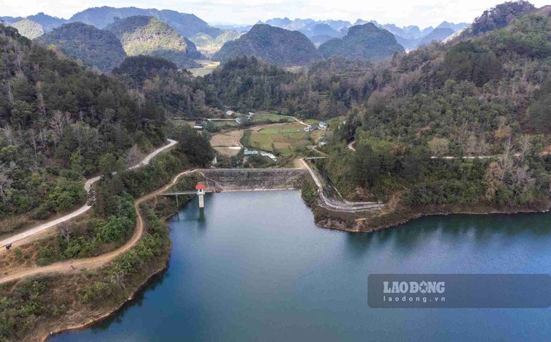 Gần một nửa (trong tổng số 23) số hồ đập thủy lợi tại Cao Bằng đang có dấu hiệu xuống cấp. Ảnh: Tân Văn