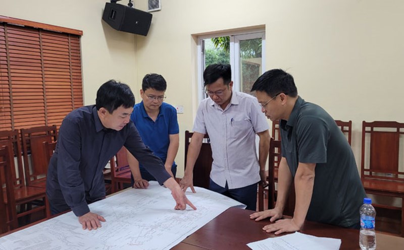 Lãnh đạo Tập đoàn TKV họp bàn tìm kiếm phương án cứu nạn ngay sau khi sự cố xảy ra. Ảnh: TKV