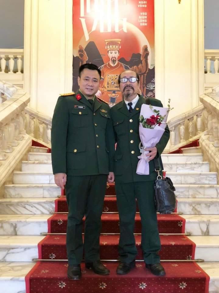 People's Artist Tự Long and his father, Meritorious Artist Tự Lẫm. Photo: Character's Facebook.